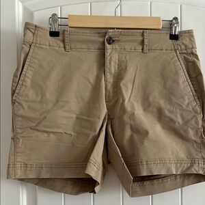 Women's GAP 5” Khaki Shorts Size 8